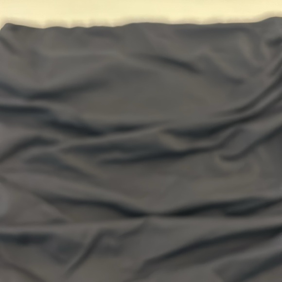 Babaton XS rushing, black skirt great condition never worn but tags were removed - Picture 4 of 4